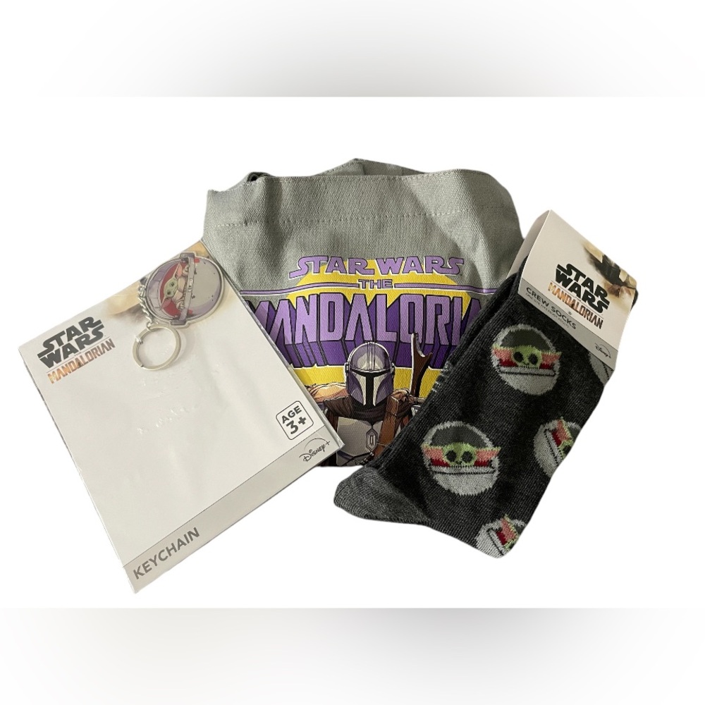 Star Wars The Mandalorian Bag, Socks And Enamel Keychain